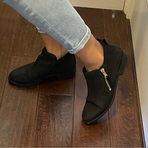 UGG Glee Black size 7 - Picture 8 of 11